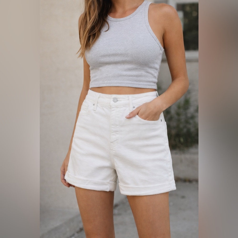 ✨Levi’s White Denim Shorts Size 28 Mid-Rise fit Rolled Hem
